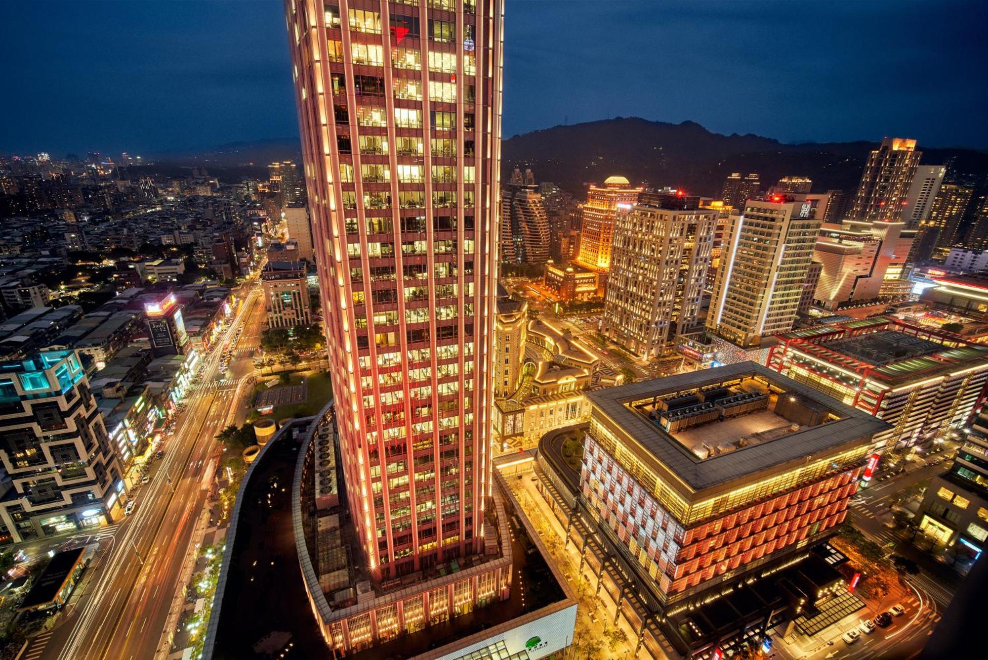 W Hotel 5*