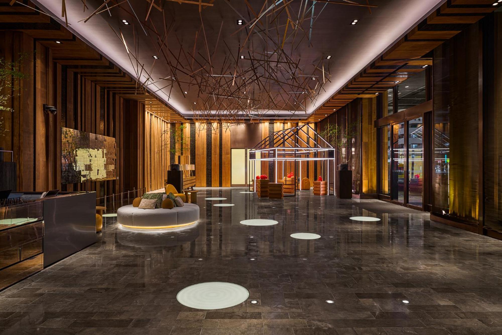 W Hotel 5*