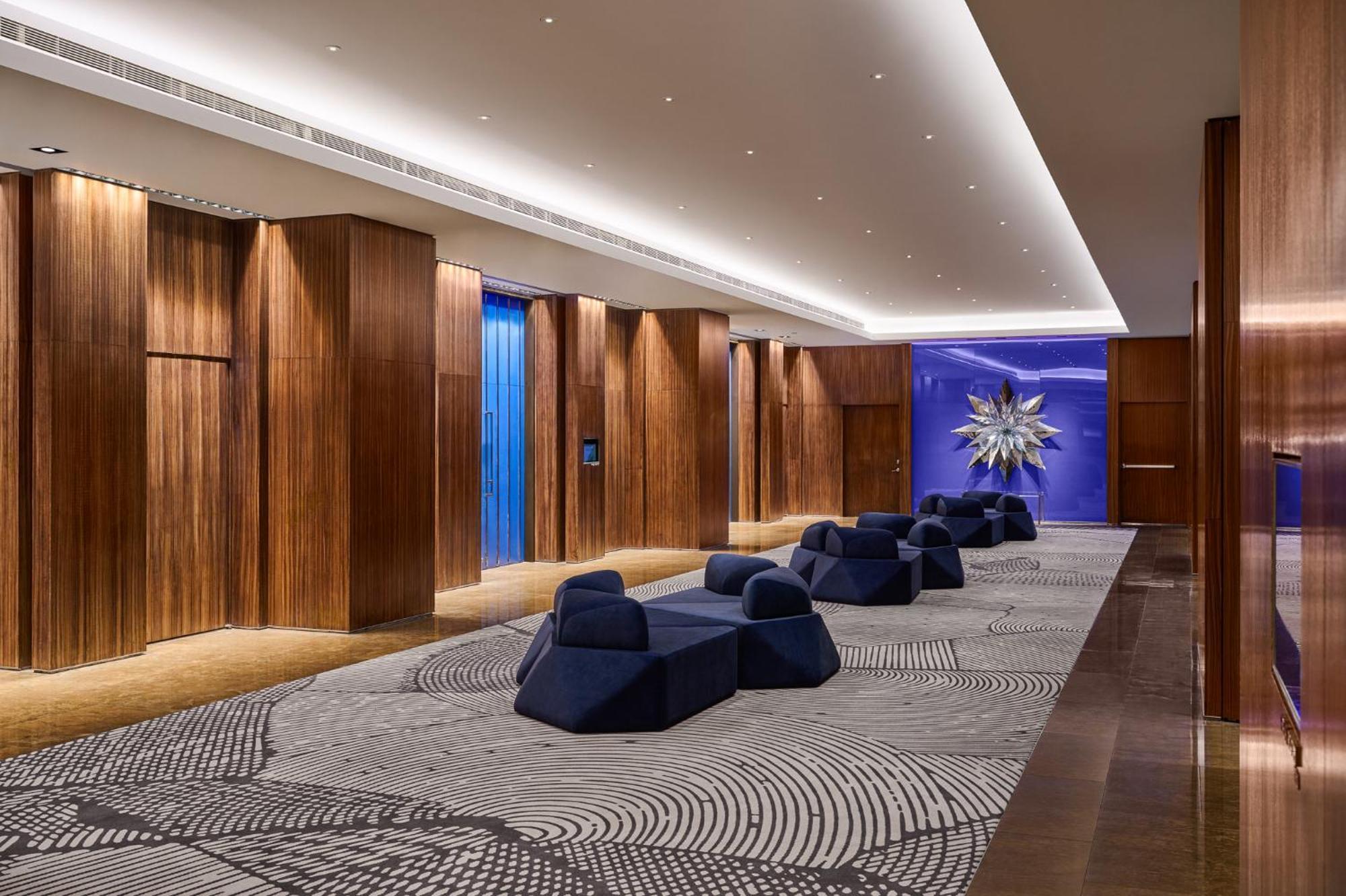 W Hotel 5*