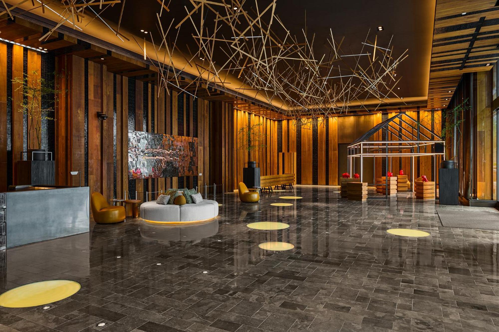 W Hotel 5*