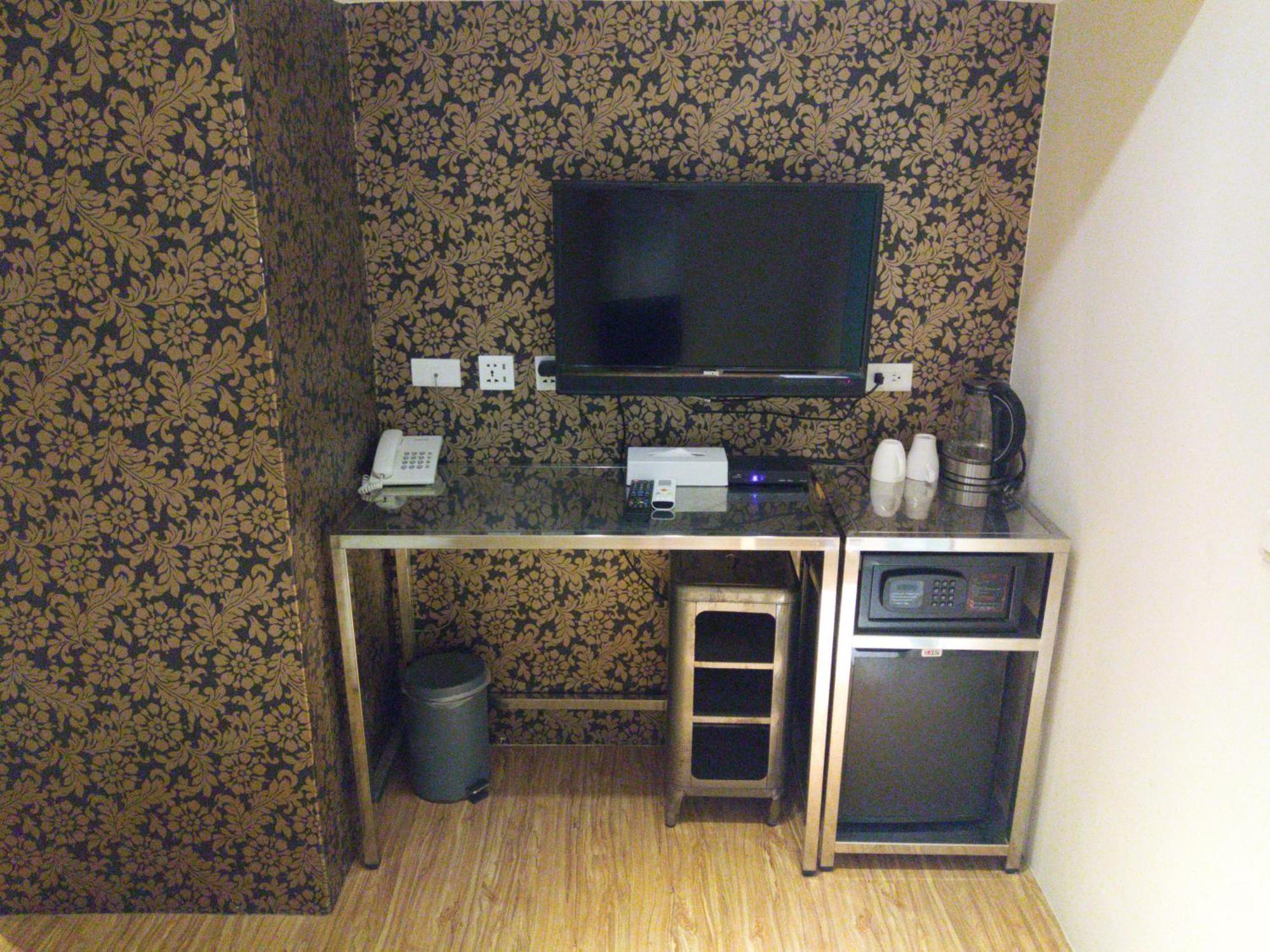 Cheers Loft Self Check-in 2* Taipei