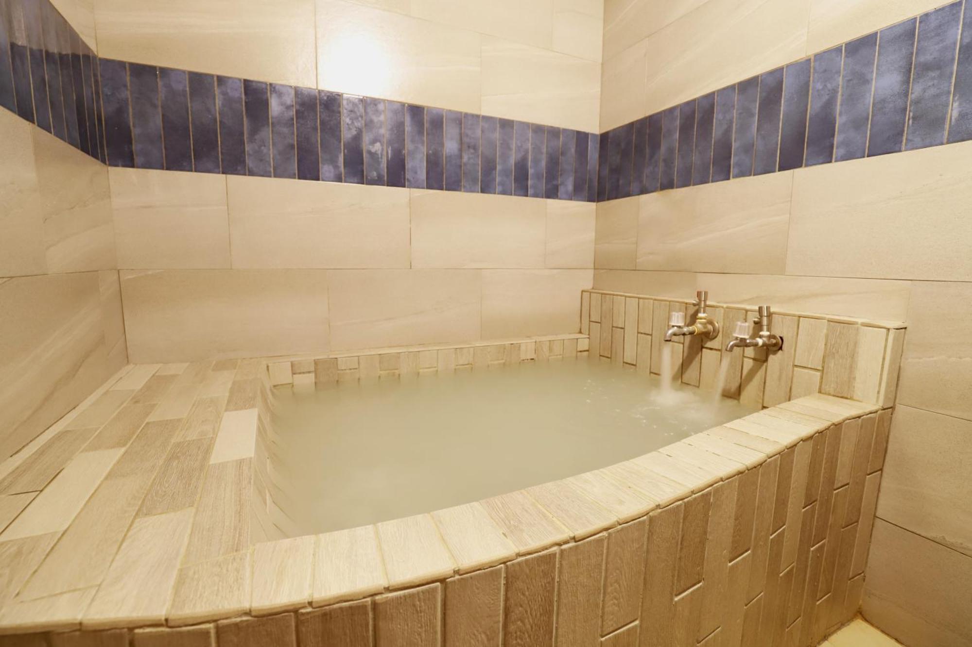 Phoenix Pavilion Hot Spring Inn