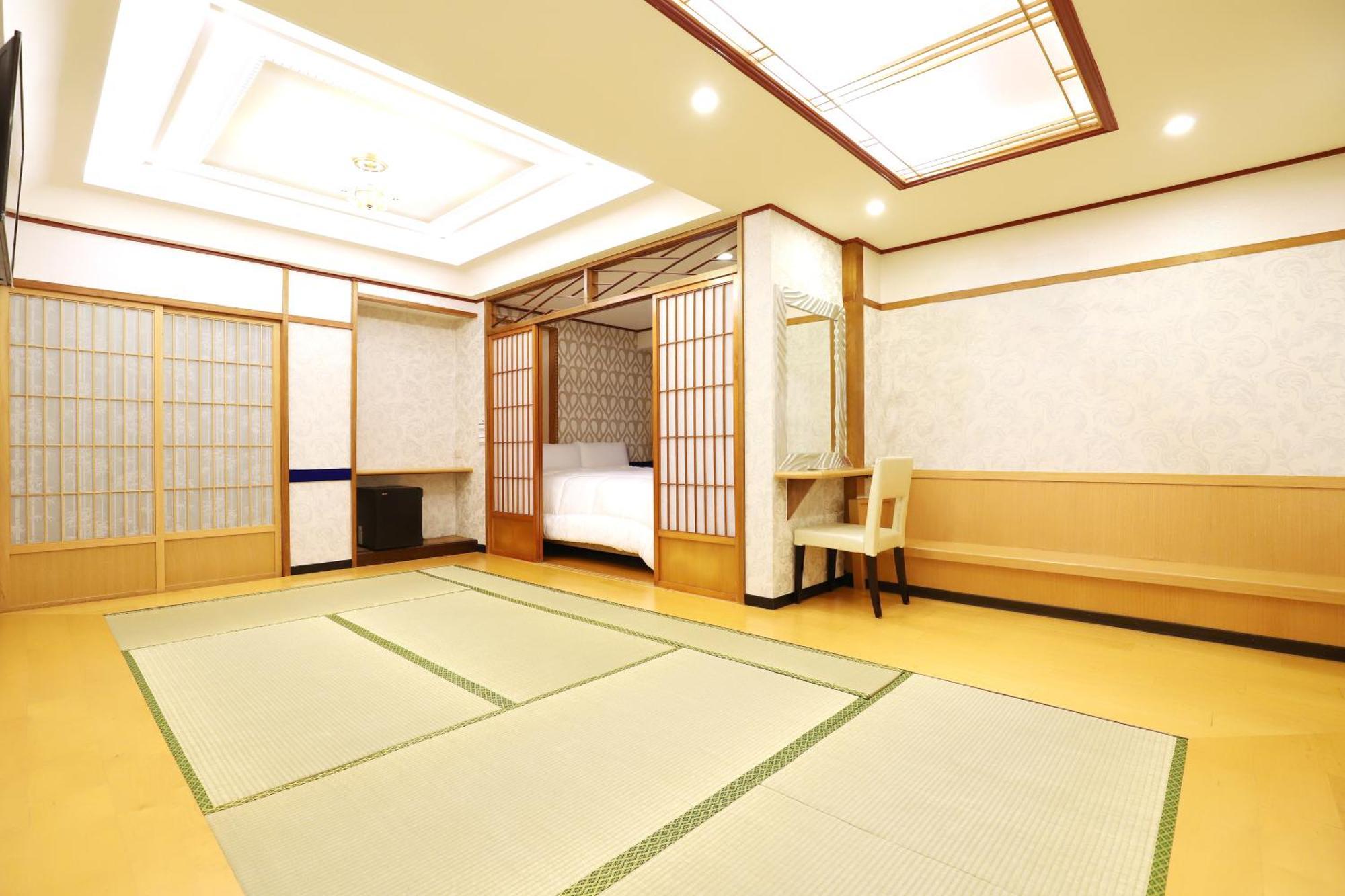 Phoenix Pavilion Hot Spring Inn 3*