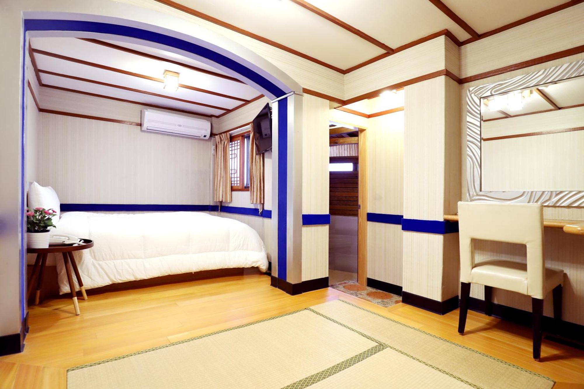 Phoenix Pavilion Hot Spring 3*