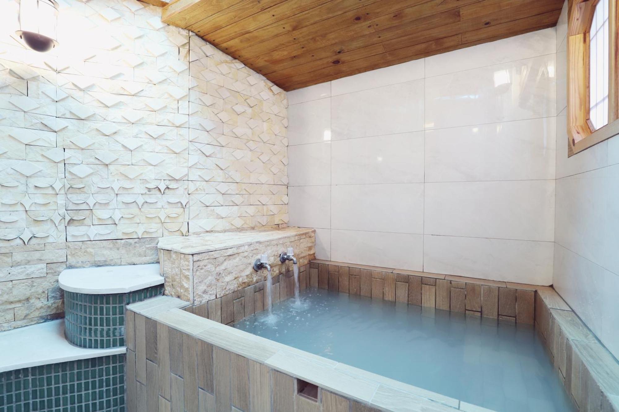 Phoenix Pavilion Hot Spring