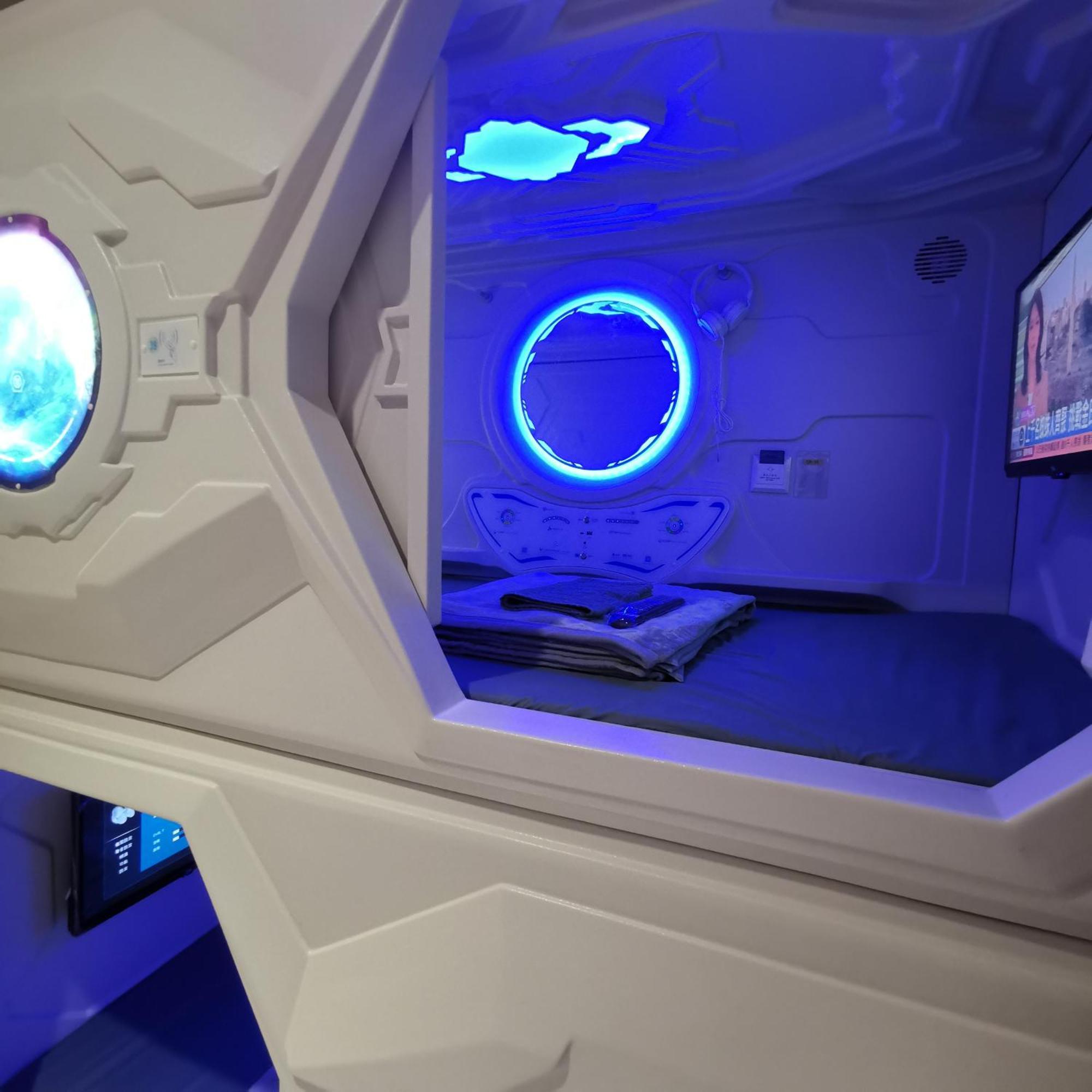 Capsule hotel 橙舍太空艙 Tw Capsule 2*
