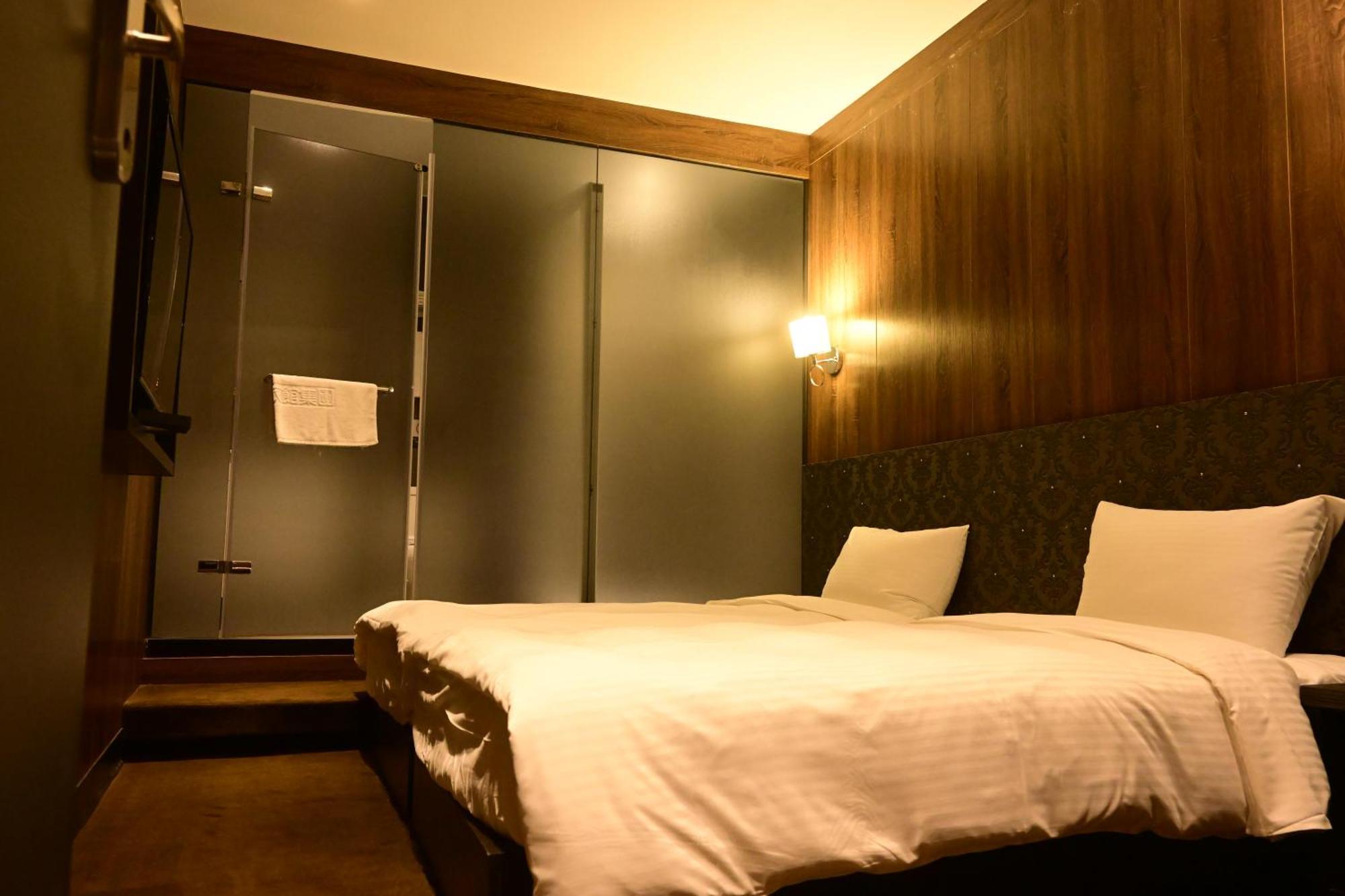 Meworld - Main Station Hotel 2*
