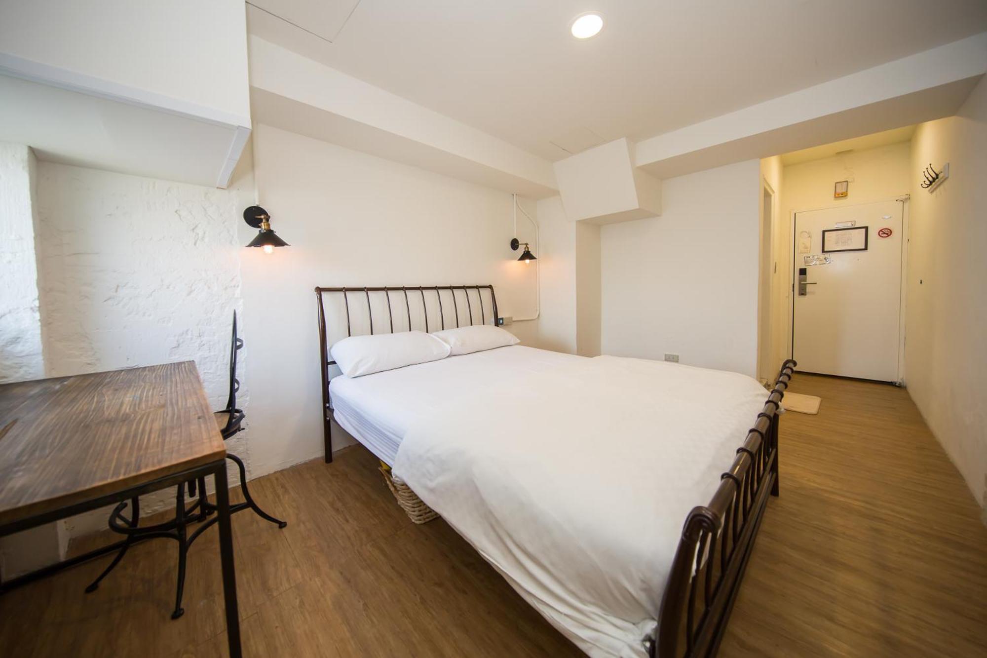 Mr. Lobster's Secret Den Design Hostel Taipei