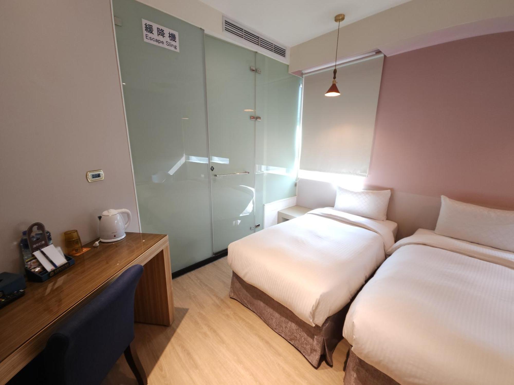Hotel Merryday Banqiao 3*