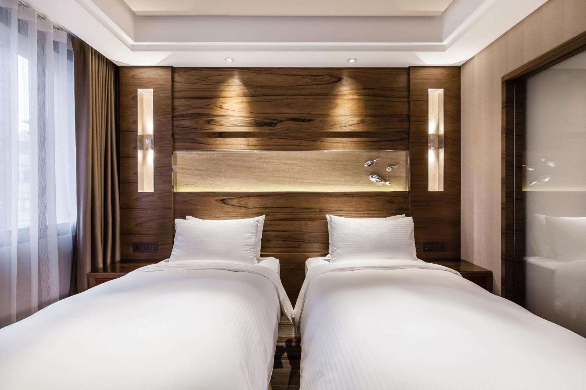 World Station Hotel 4*