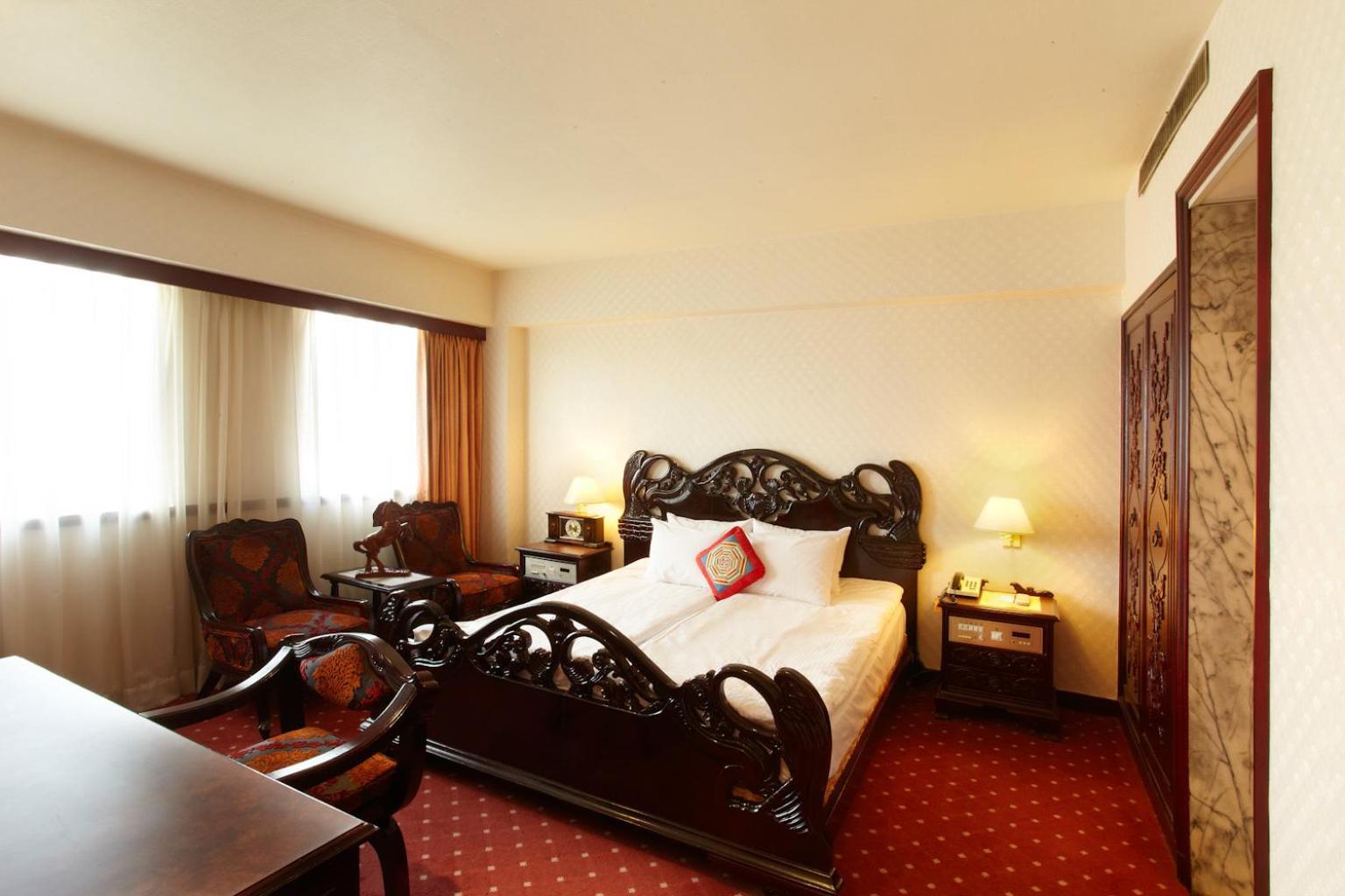 Emperor Hotel 3*