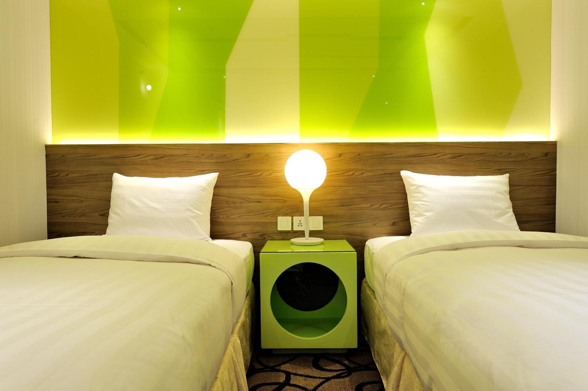 World - Zhonghua Hotel 4*