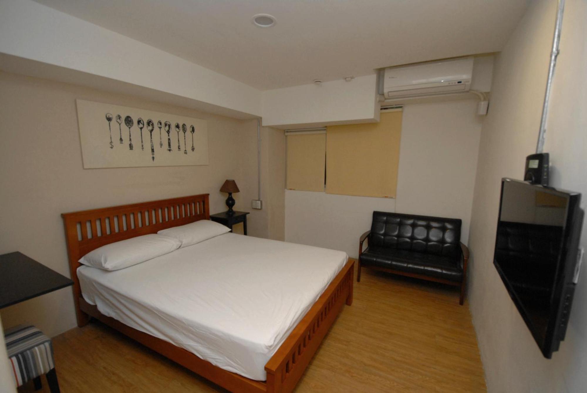 Hostel Mr. Lobster's Secret Den Design *