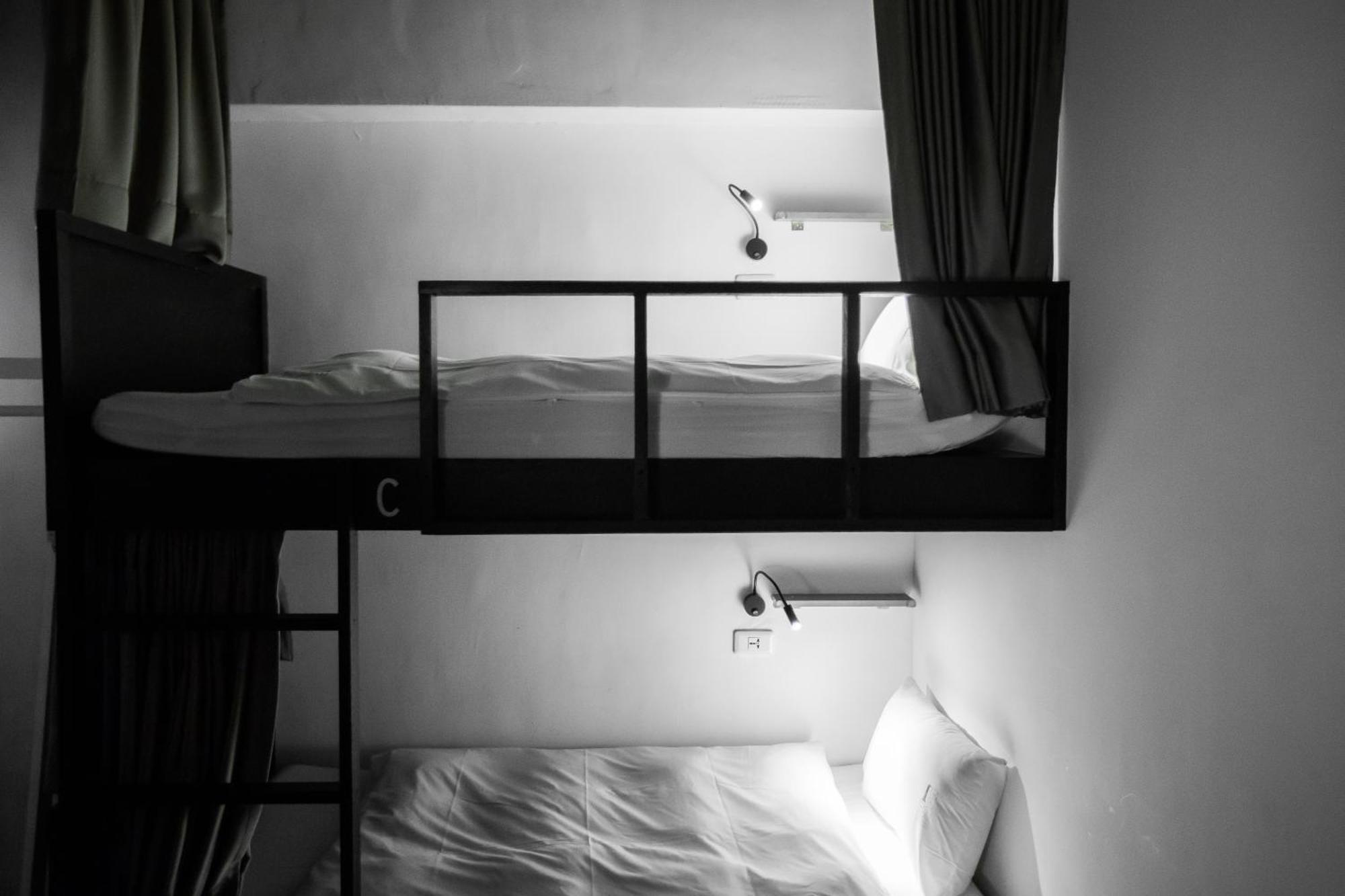Hostel We *
