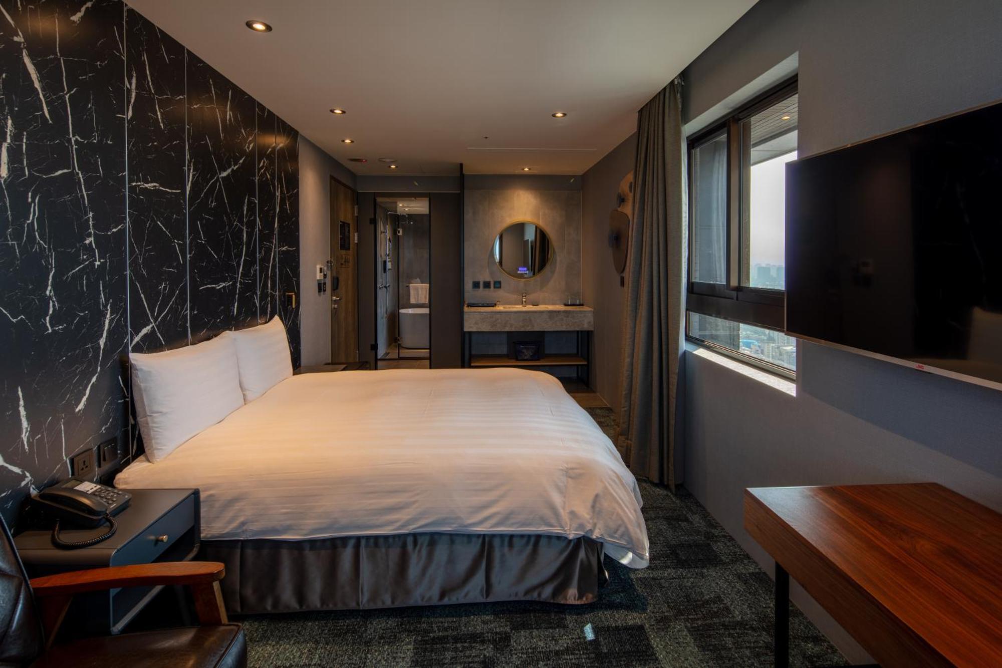 Roaders - Station Hotel