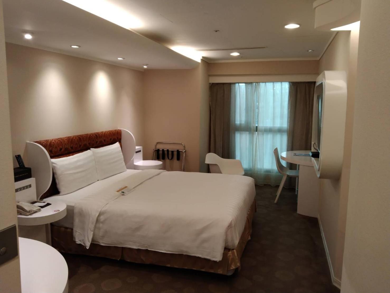 Hotel Ximen Airline 3*