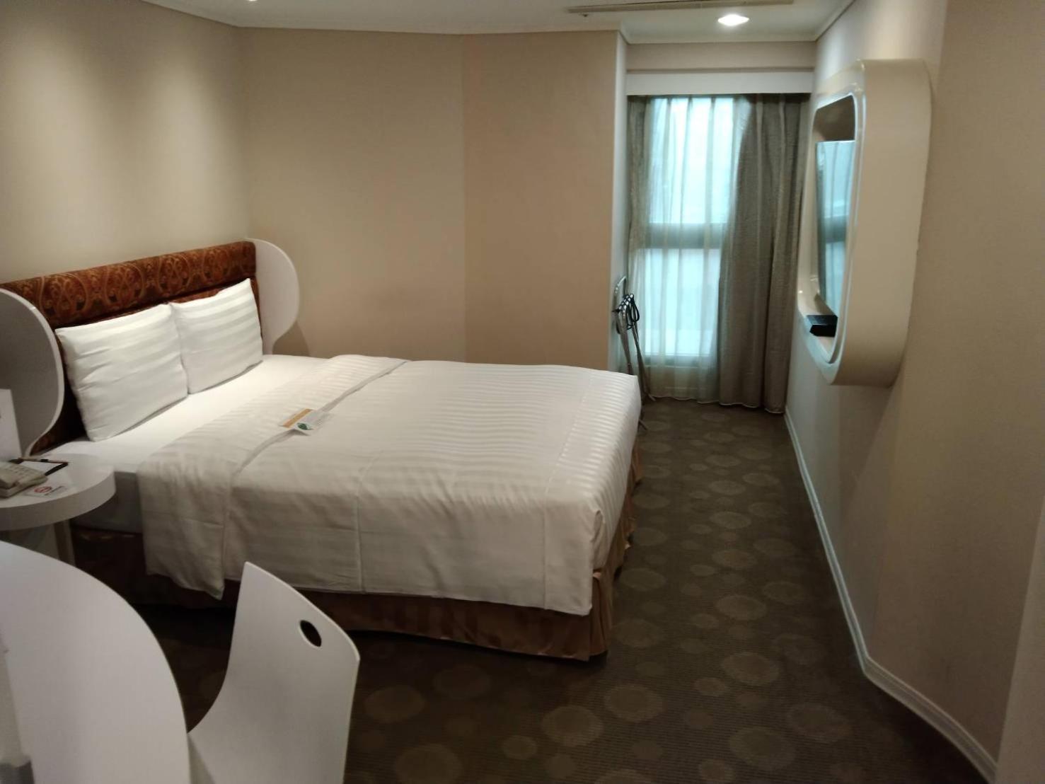 Hotel Ximen Airline 3*