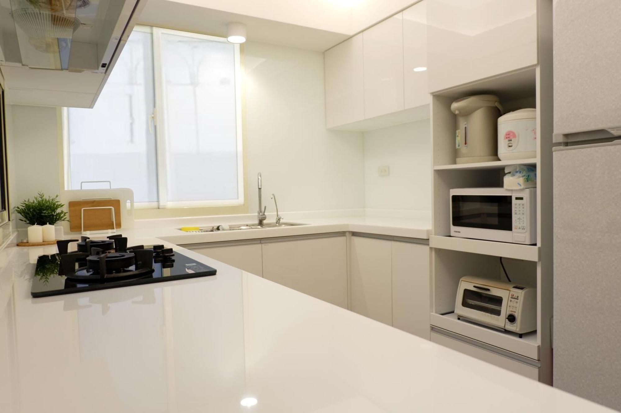 2b1bldk Zhongxiao Dunhua, Ultra Center • 2房1衛 客廳廚房 忠孝敦化 黃金地段市中心 Taipei