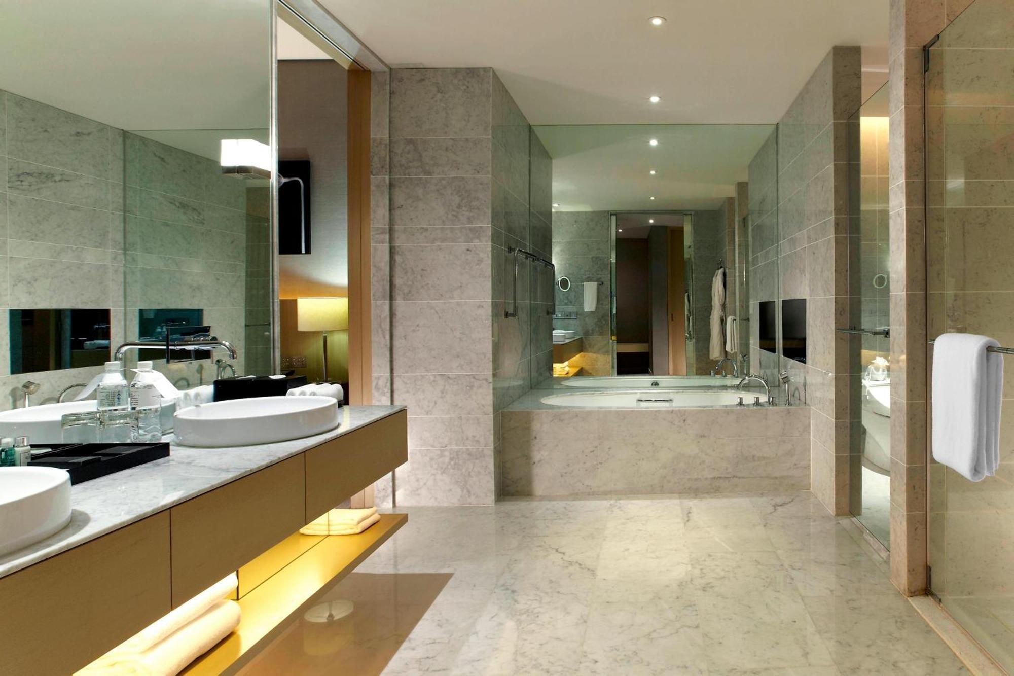 Le Meridien Hotel