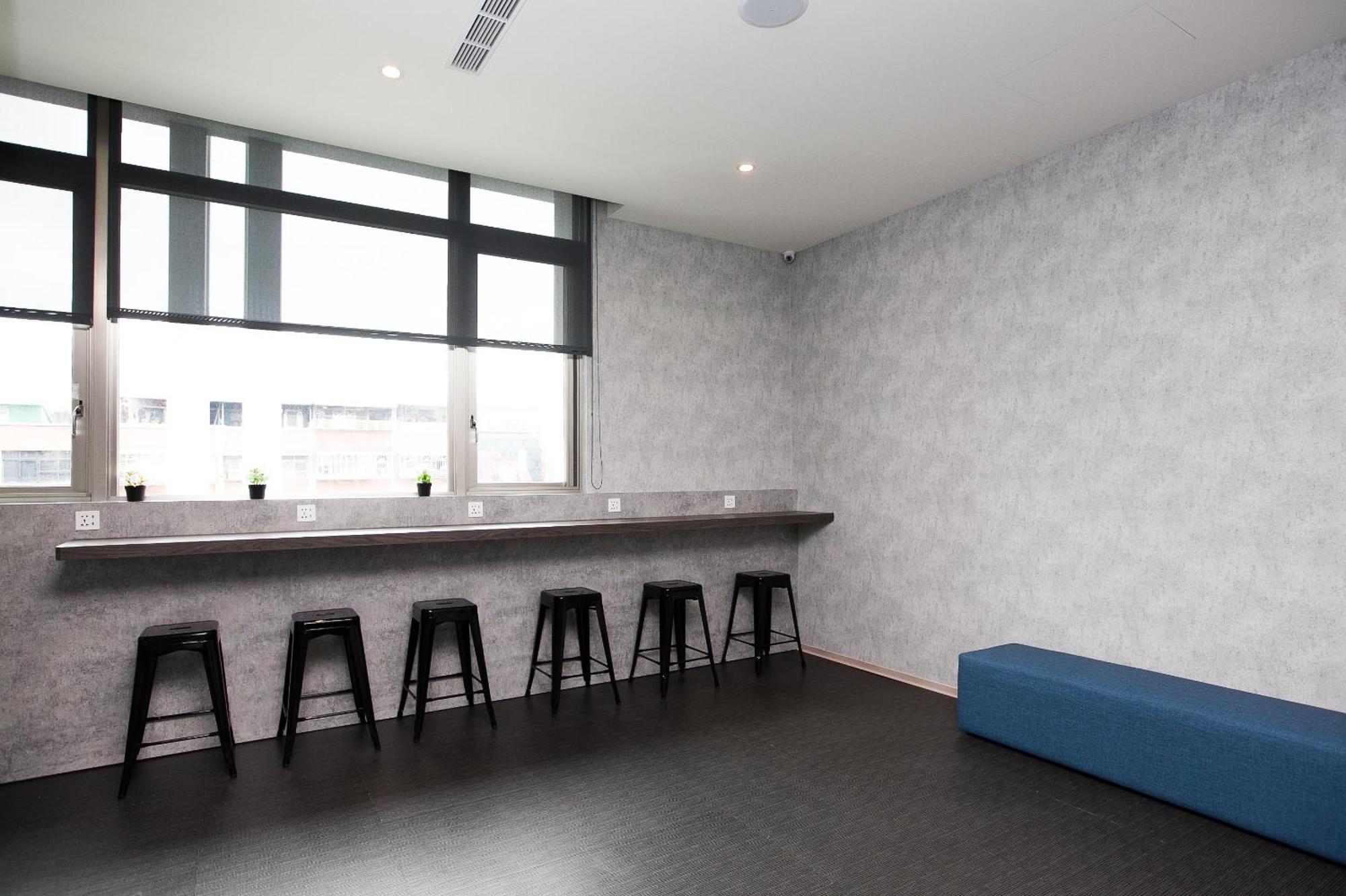 Check New Luzhou Hotel 4*