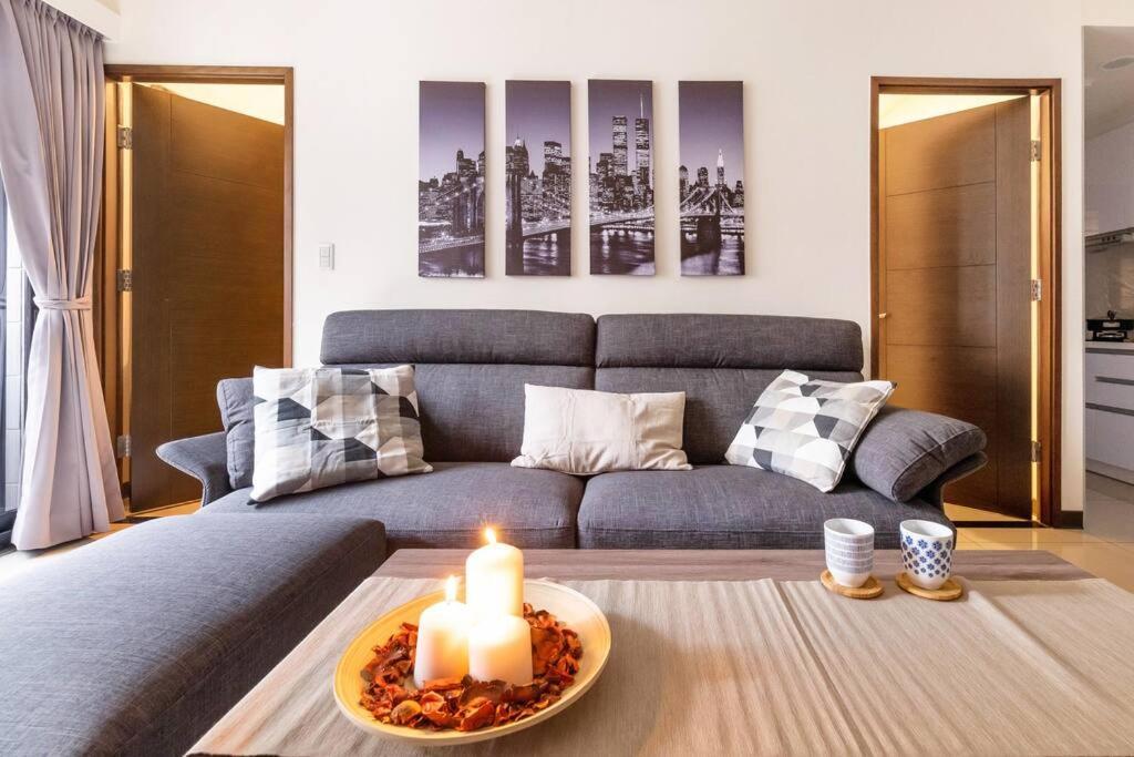 2b1blk, Stylish & Comfortable, 5 Min To Ximen Mrt • 2房1衛 客廳廚房 時尚舒適 5分到西門站 Apartment Taipei
