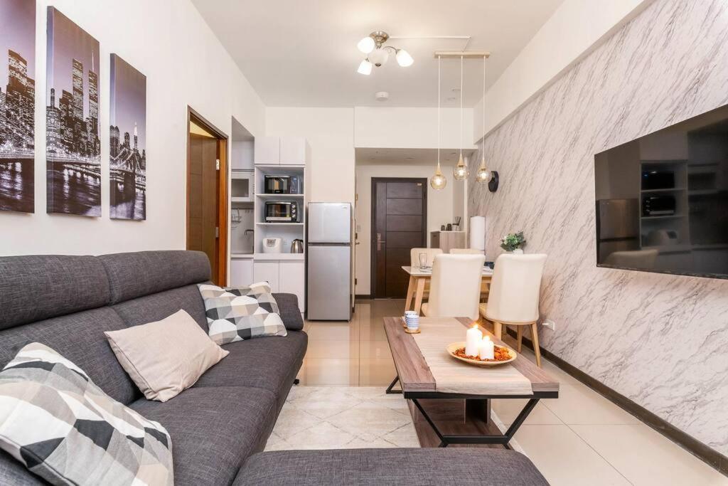 2b1blk, Stylish & Comfortable, 5 Min To Ximen Mrt • 2房1衛 客廳廚房 時尚舒適 5分到西門站 *