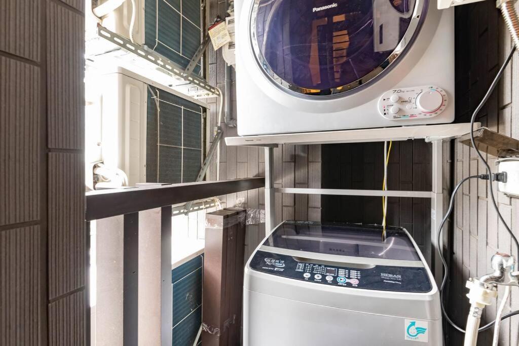 2b1blk, Stylish & Comfortable, 5 Min To Ximen Mrt • 2房1衛 客廳廚房 時尚舒適 5分到西門站 *
