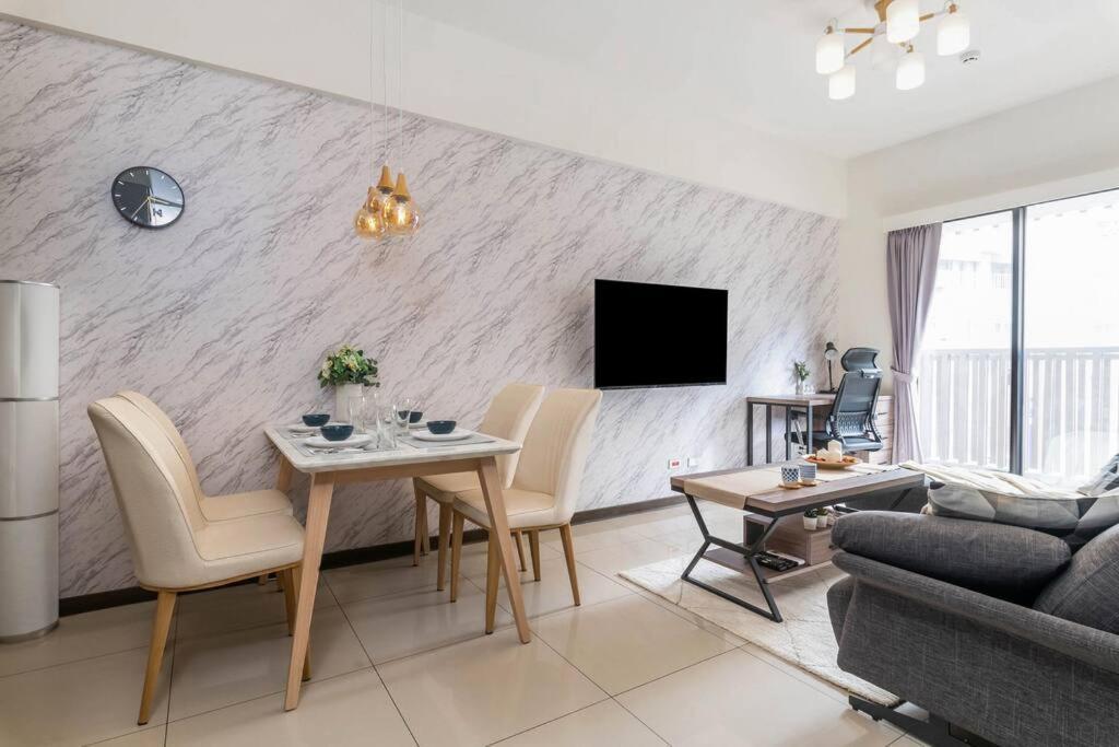Apartment 2b1blk, Stylish & Comfortable, 5 Min To Ximen Mrt • 2房1衛 客廳廚房 時尚舒適 5分到西門站 *