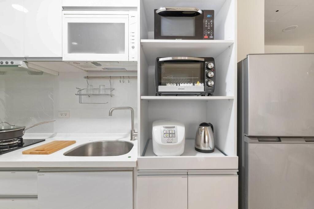 2b1blk, Stylish & Comfortable, 5 Min To Ximen Mrt • 2房1衛 客廳廚房 時尚舒適 5分到西門站 * Taipei