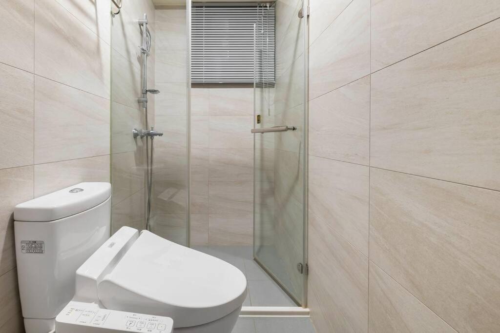 2b1blk, Stylish & Comfortable, 5 Min To Ximen Mrt • 2房1衛 客廳廚房 時尚舒適 5分到西門站 Apartment