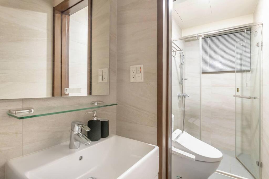 Apartment 2b1blk, Stylish & Comfortable, 5 Min To Ximen Mrt • 2房1衛 客廳廚房 時尚舒適 5分到西門站 *