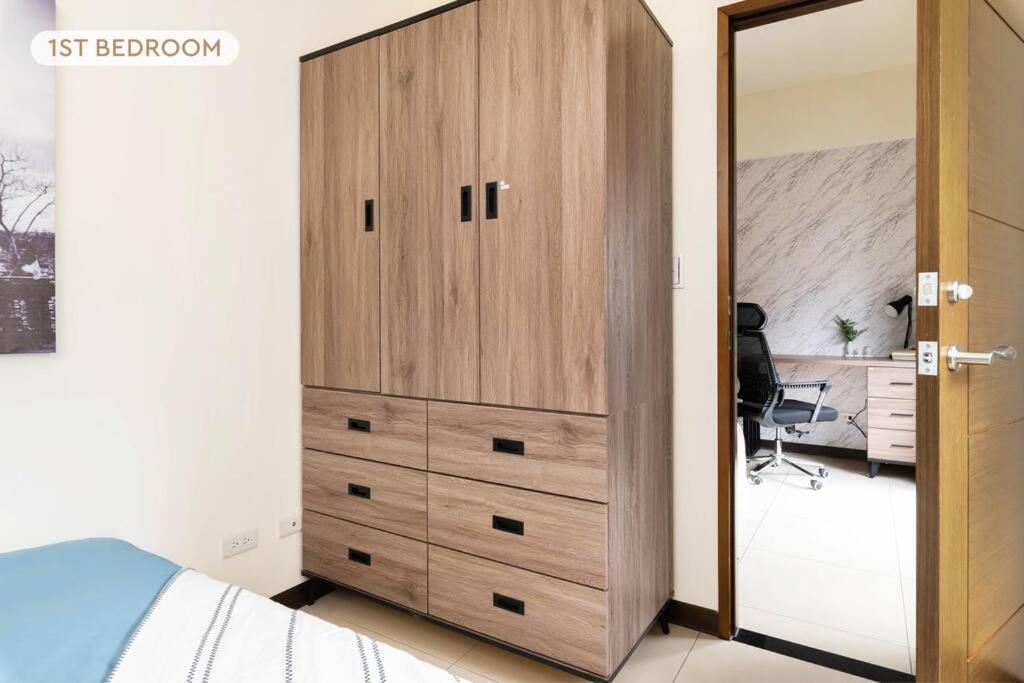2b1blk, Stylish & Comfortable, 5 Min To Ximen Mrt • 2房1衛 客廳廚房 時尚舒適 5分到西門站 Taipei
