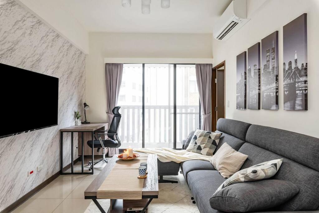 2b1blk, Stylish & Comfortable, 5 Min To Ximen Mrt • 2房1衛 客廳廚房 時尚舒適 5分到西門站 * Taipei