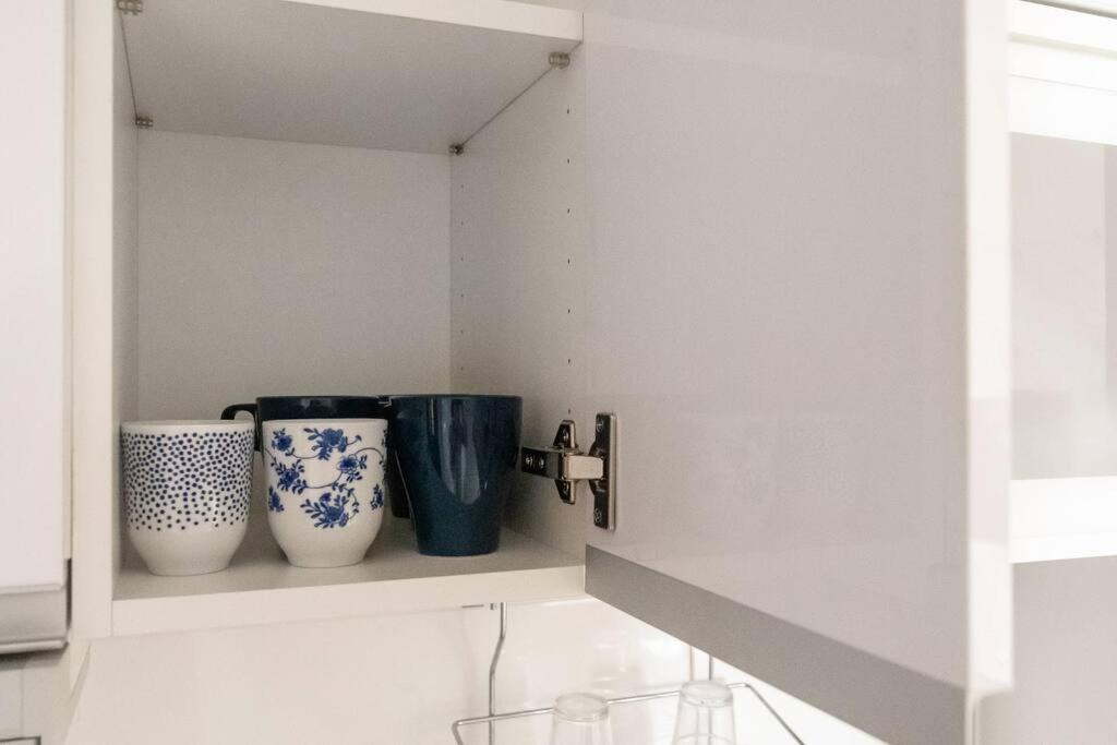 Apartment 2b1blk, Stylish & Comfortable, 5 Min To Ximen Mrt • 2房1衛 客廳廚房 時尚舒適 5分到西門站 Taipei