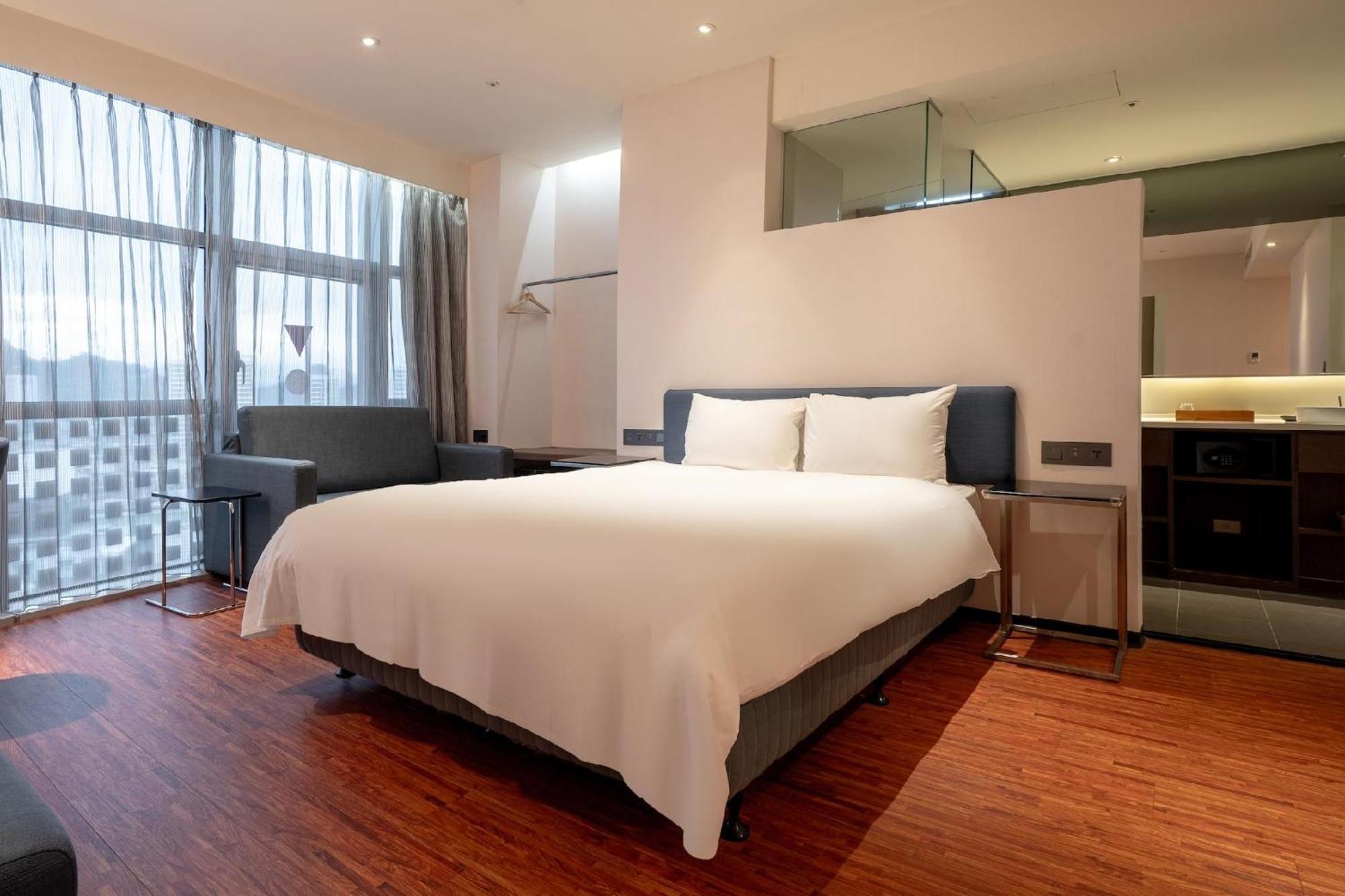 Check Xinyi 3* Taipei