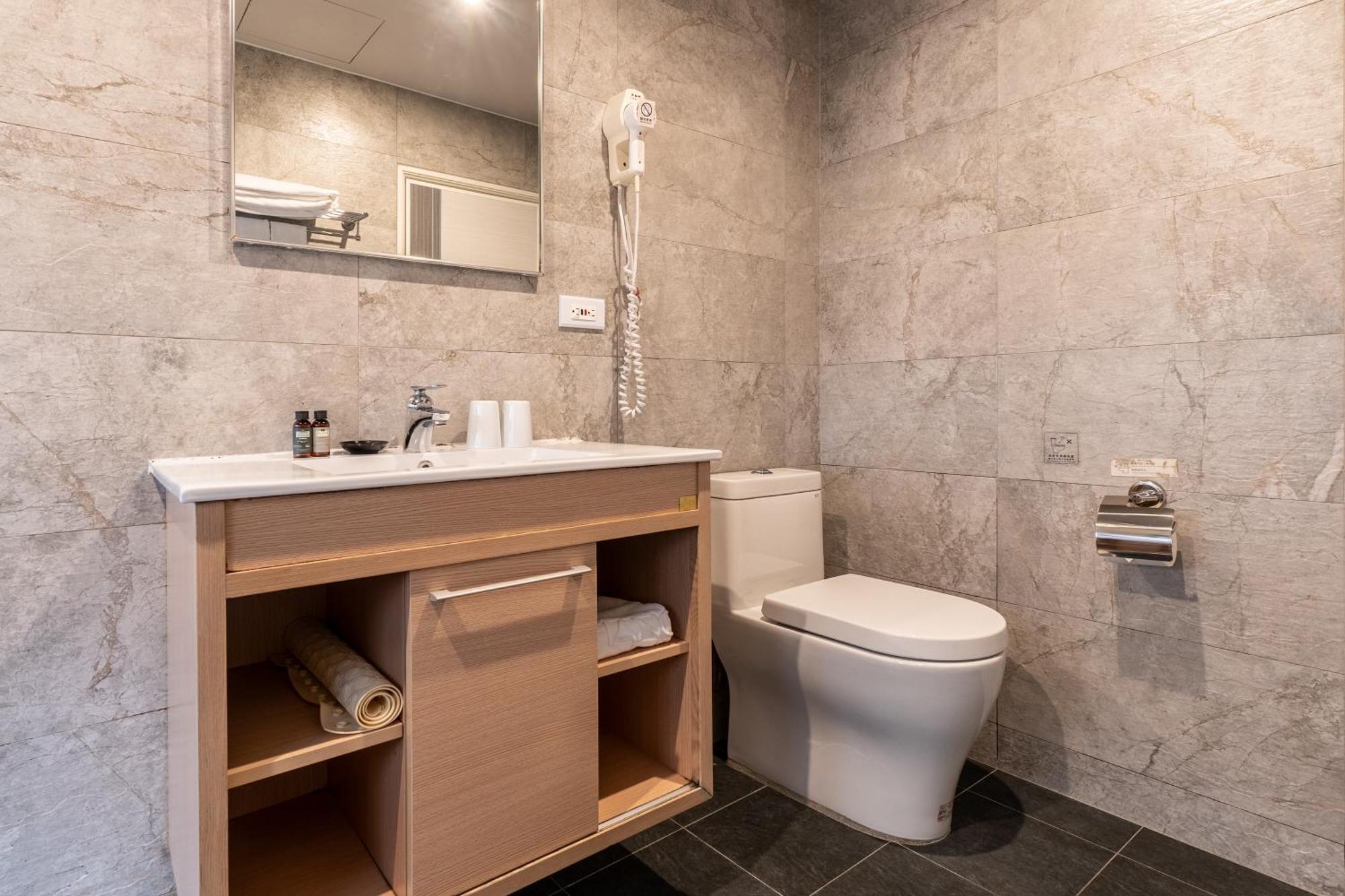 Hotel Guide Dadaocheng 3*