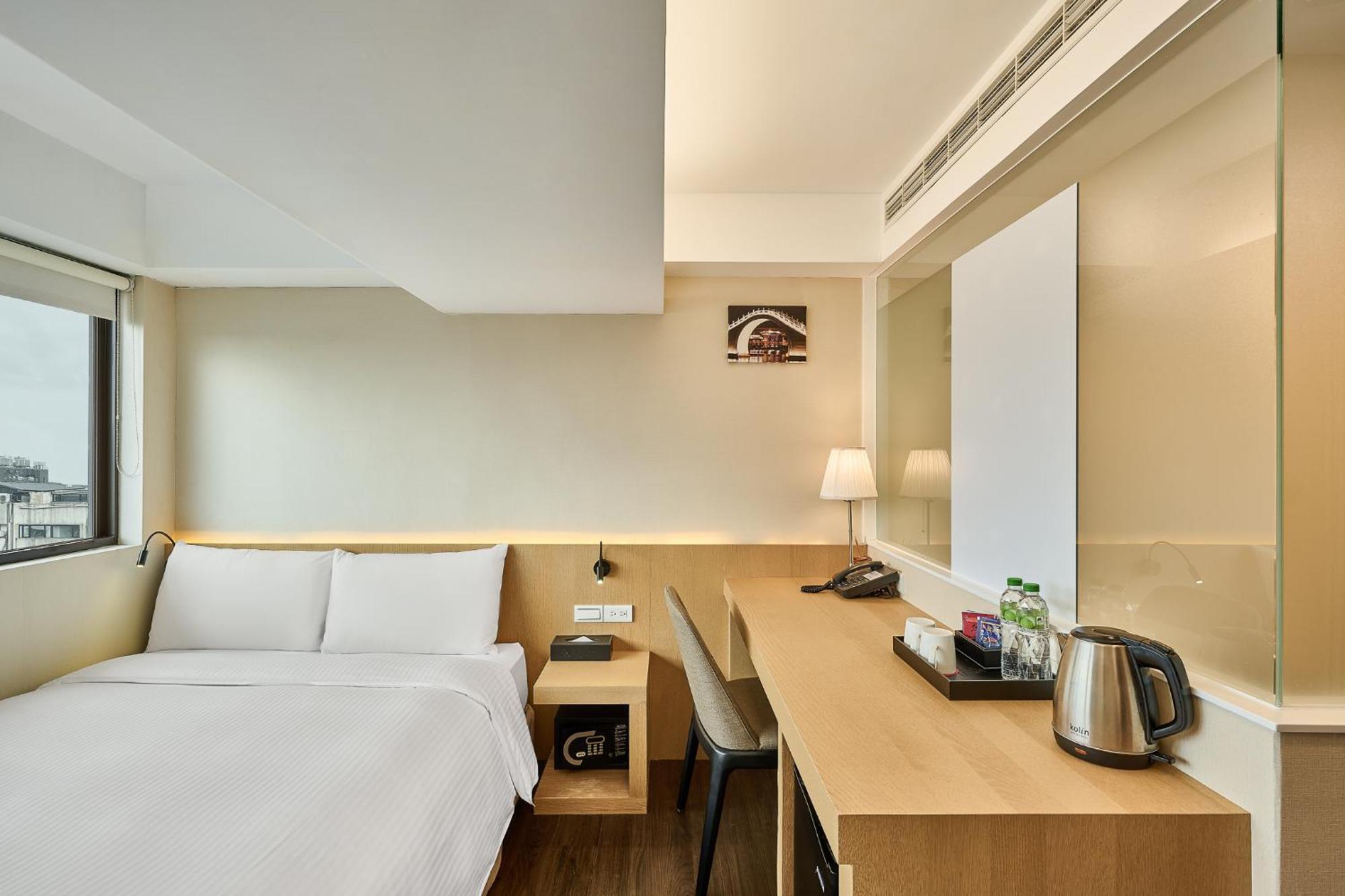 Hotel Eastin 3*