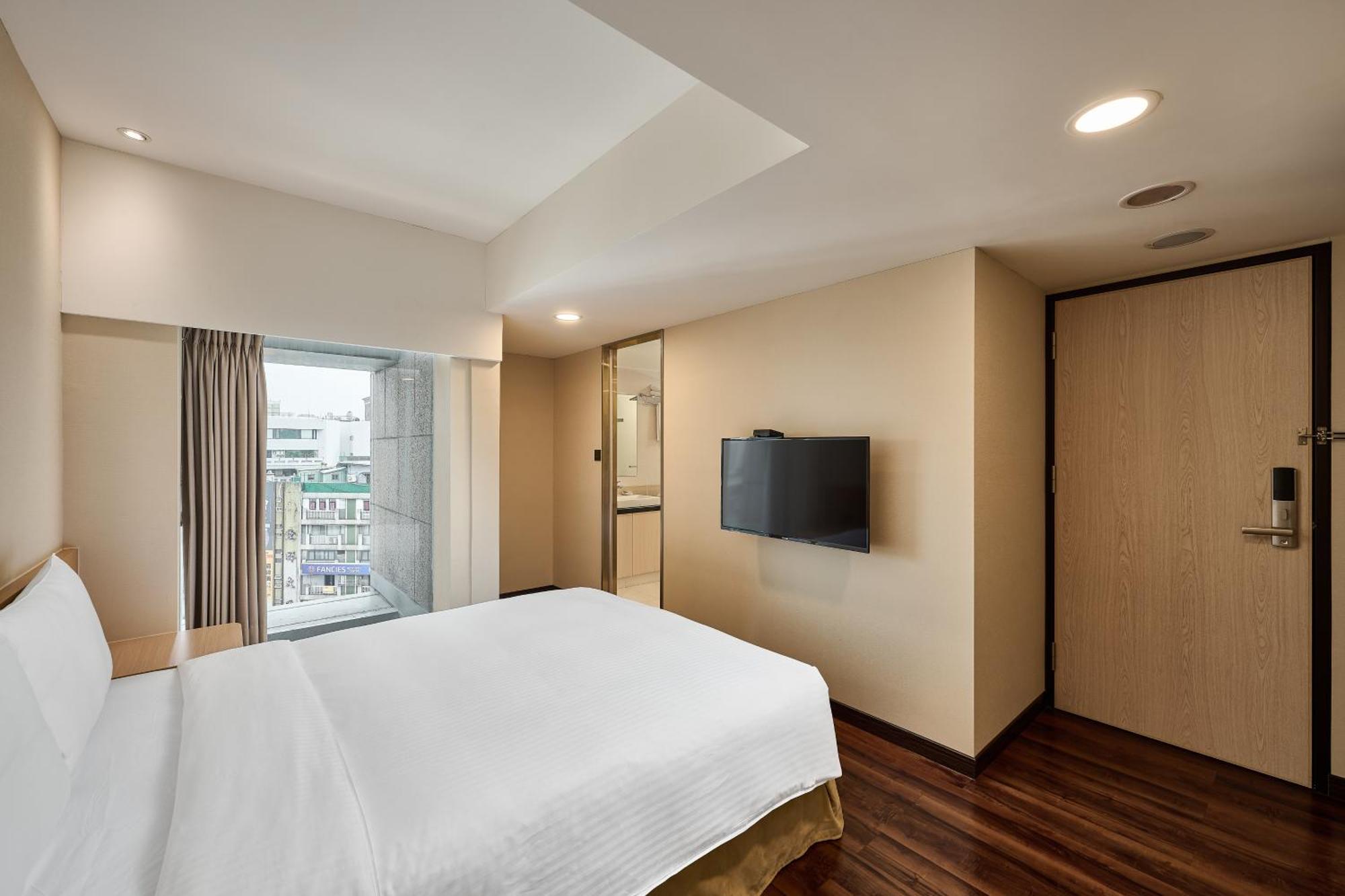 Hotel Eastin 3*