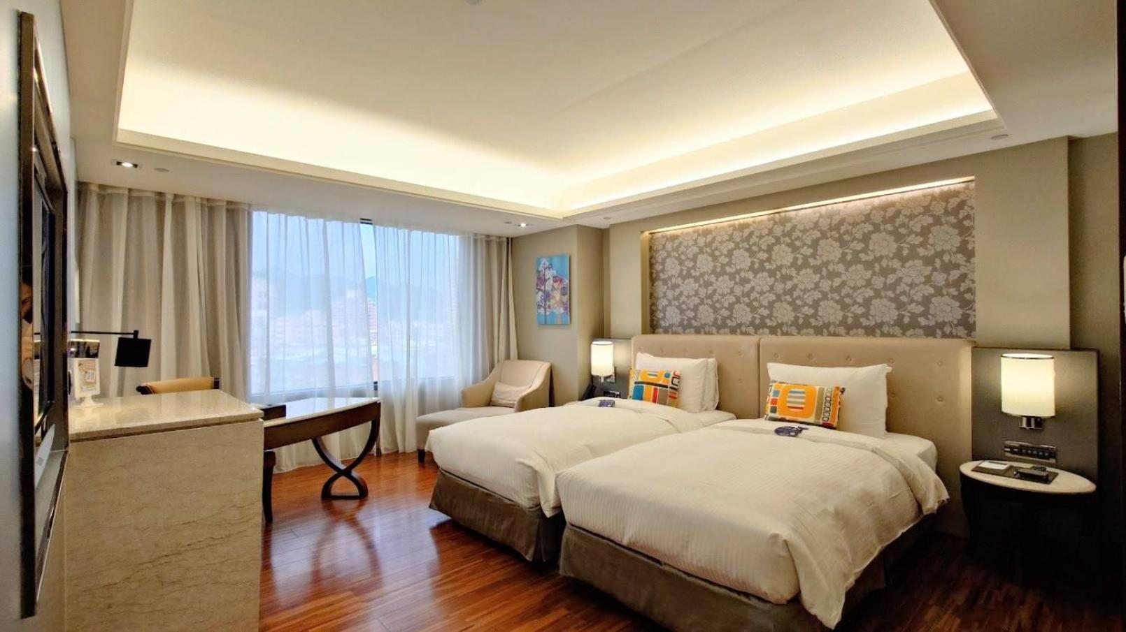 S Aura Hotel 4*