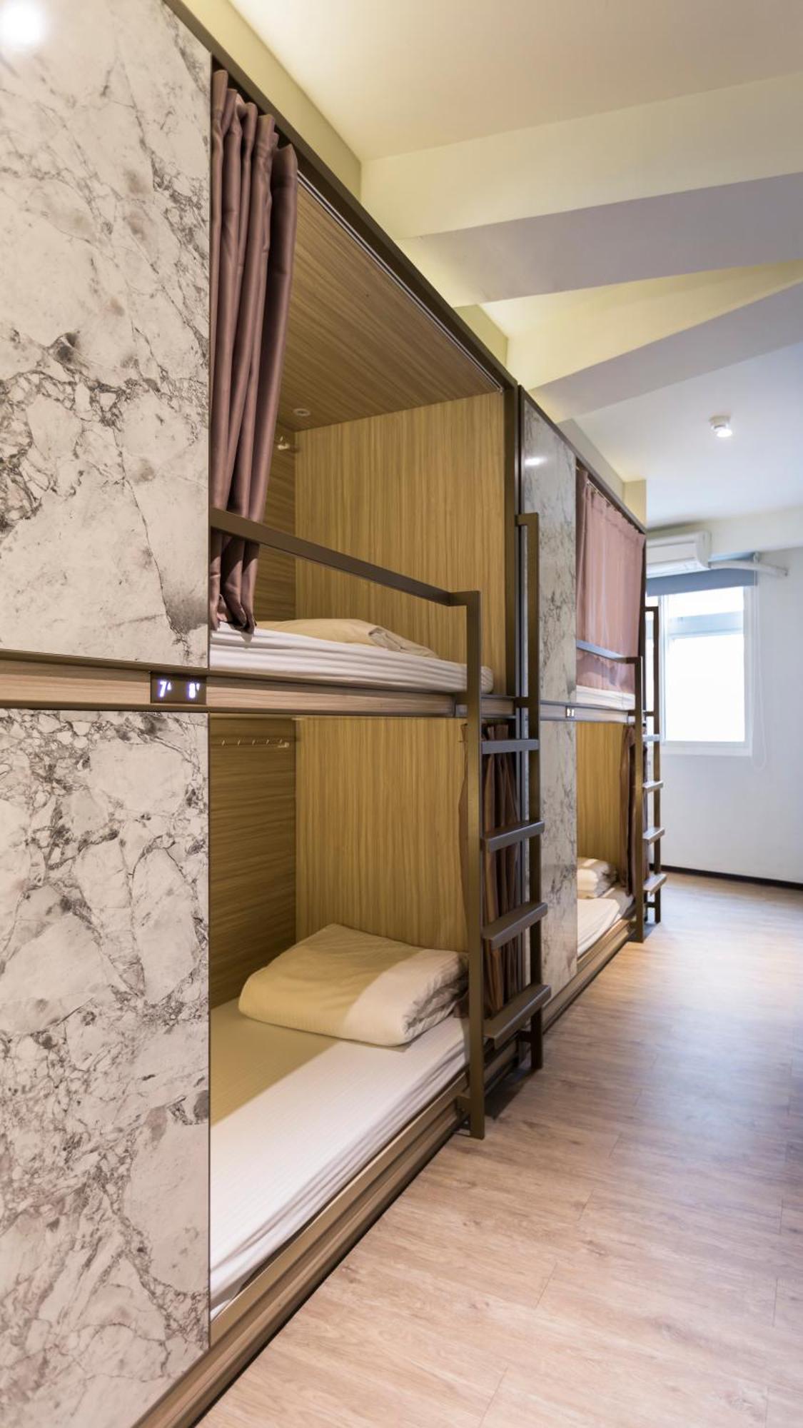 Meander Hostel