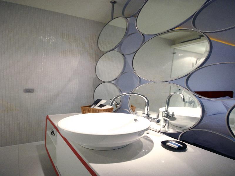 Hotel Eight Zone 4*