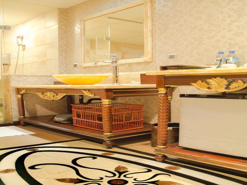 Royal Seasons Beitou 3*