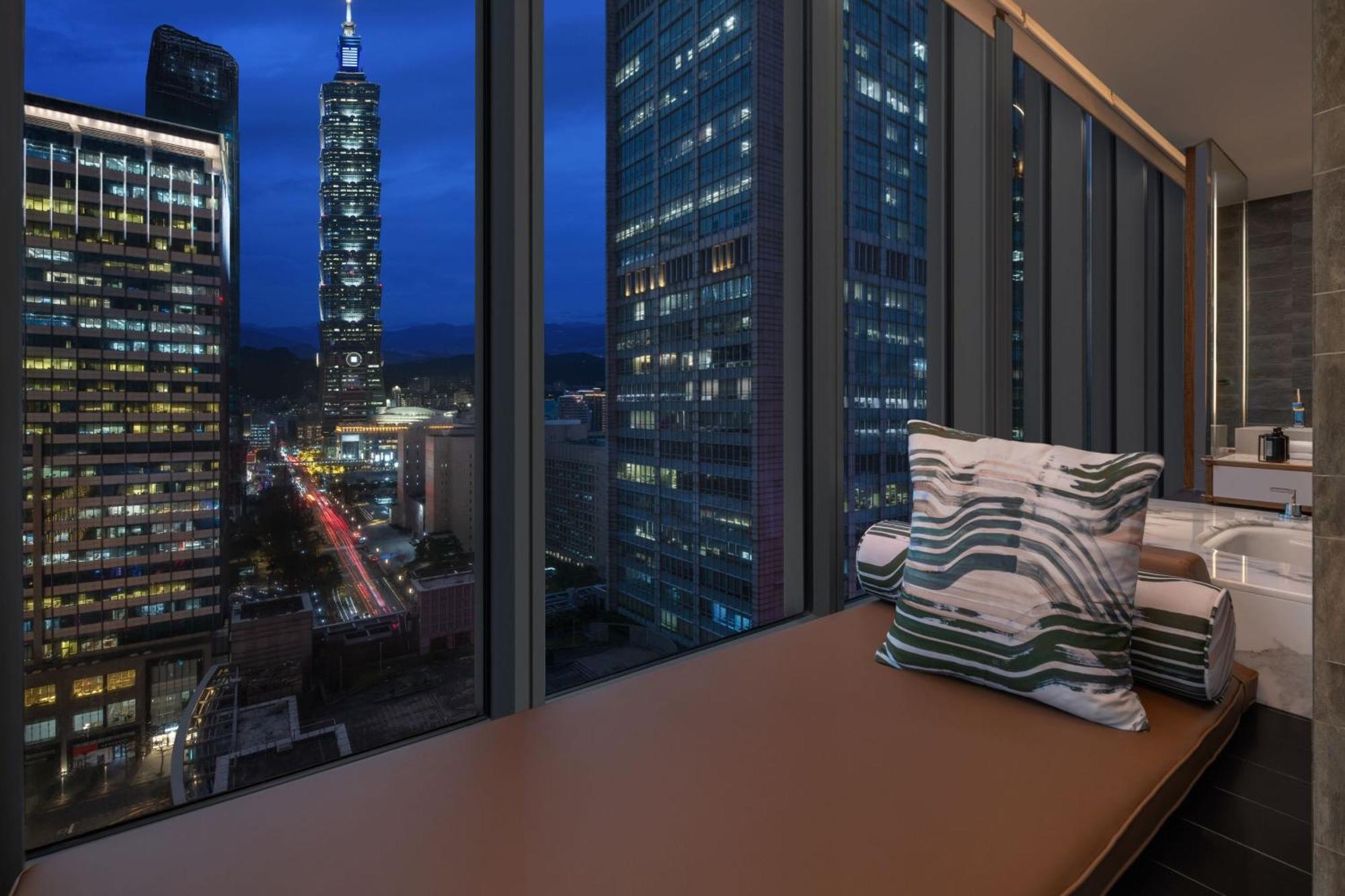 W Hotel 5*