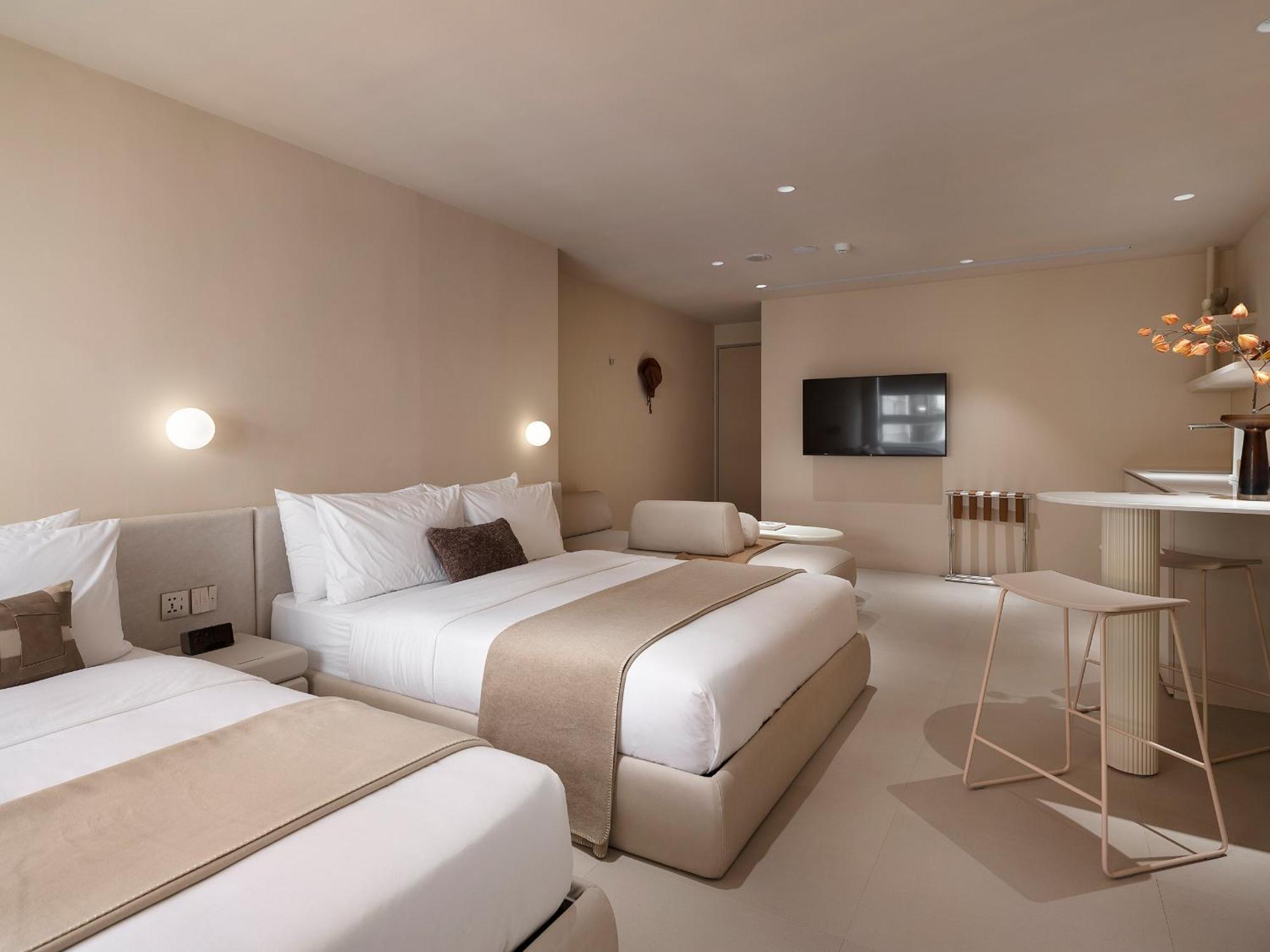 Lore Inn *