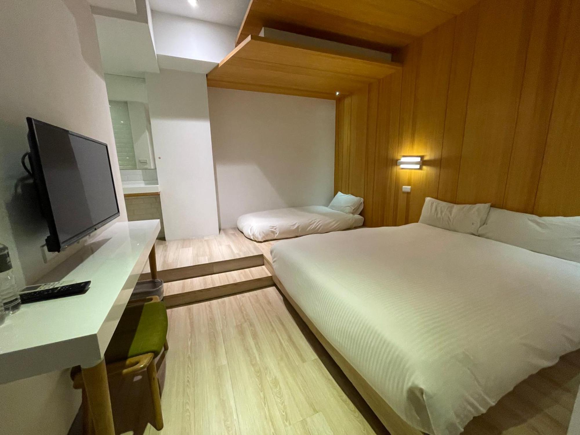 Meander Hostel