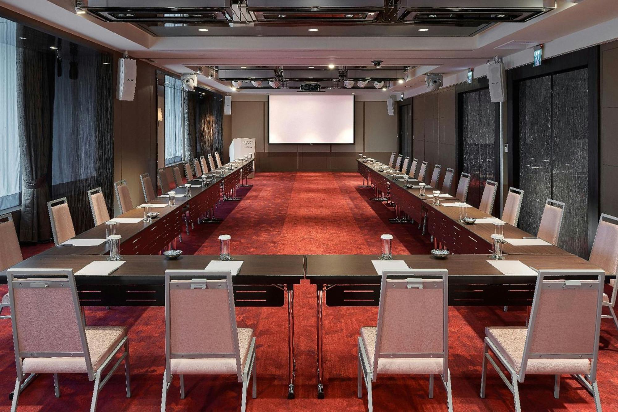 Courtyard By Marriott Hotel