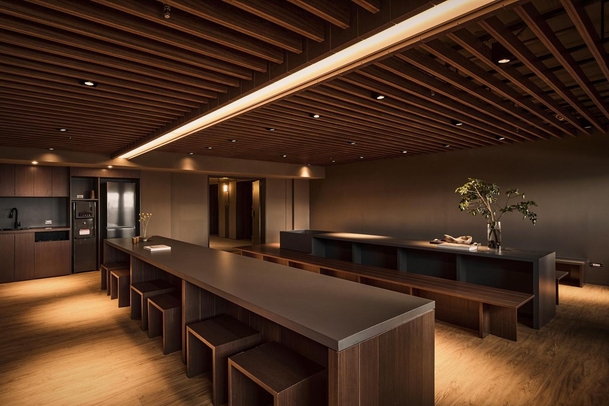 Brown House - Main Station Inn Taipei