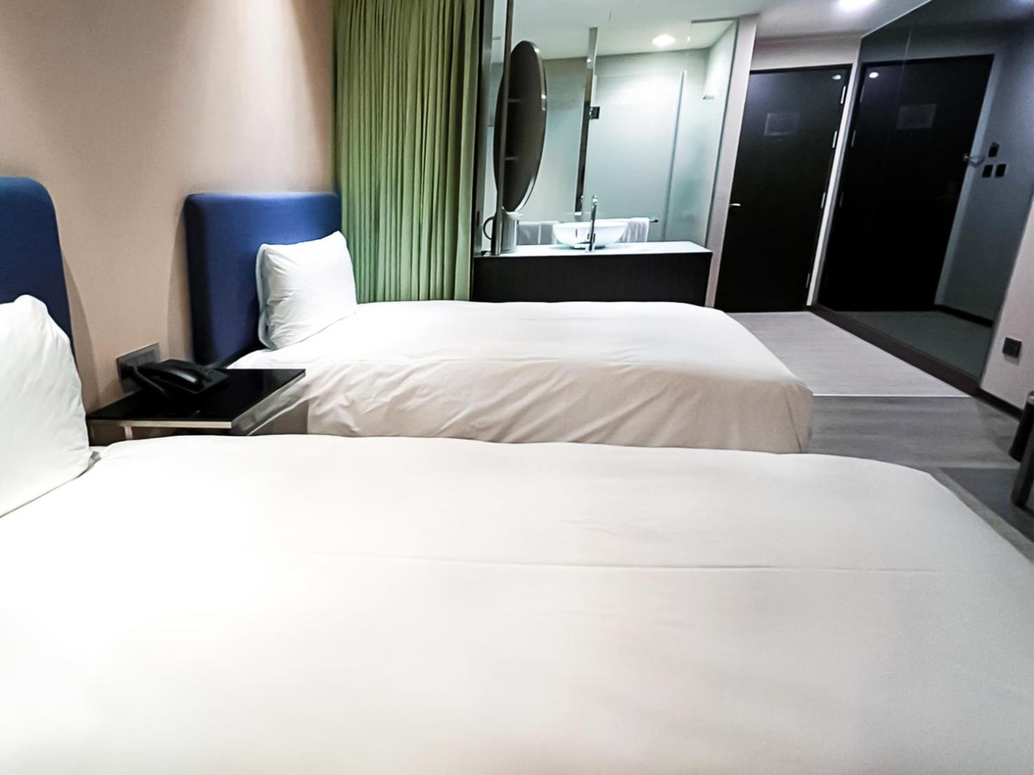 Check Xinyi Hotel