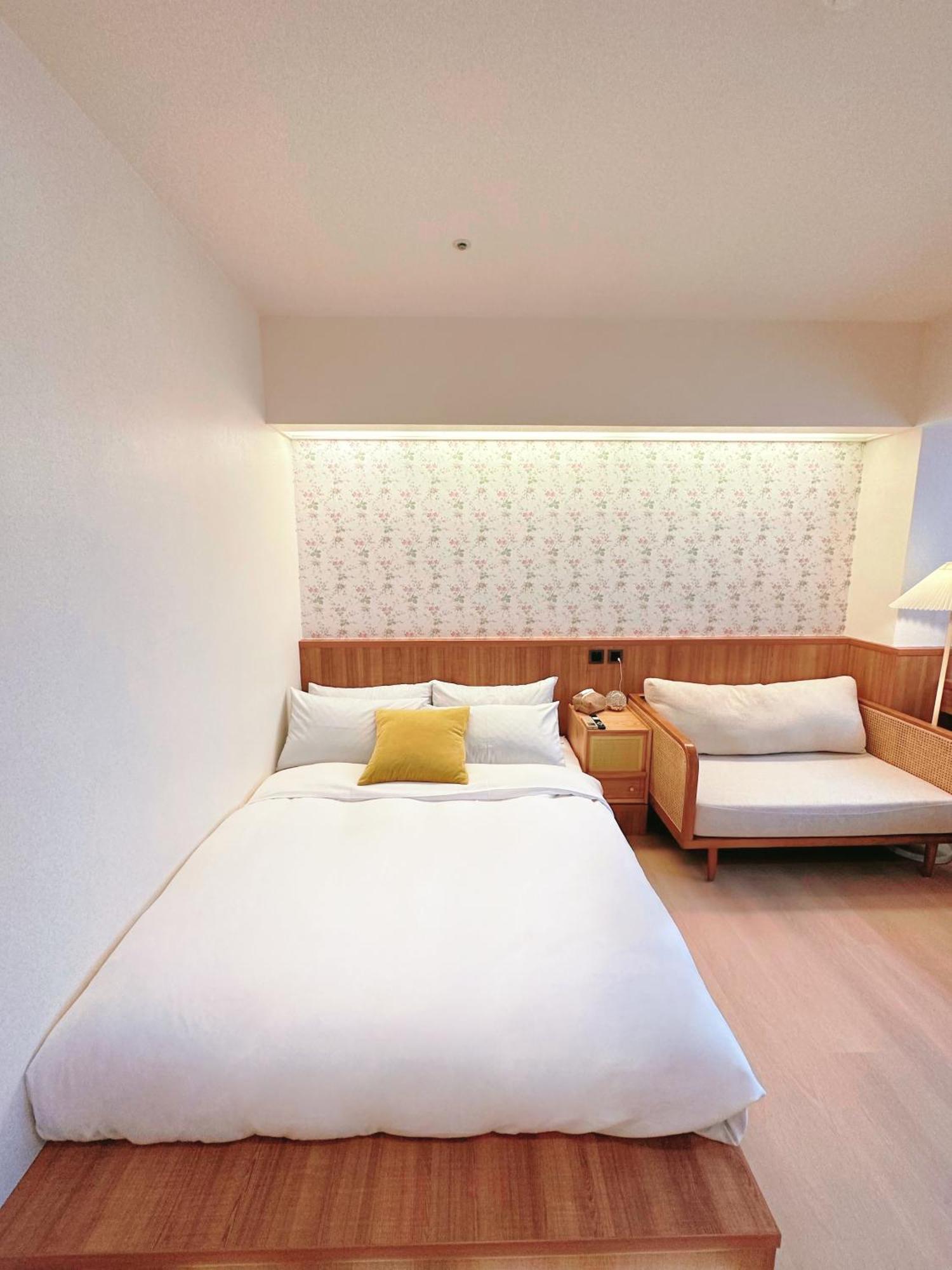 Inn Cat Tail Pocket Taipei
