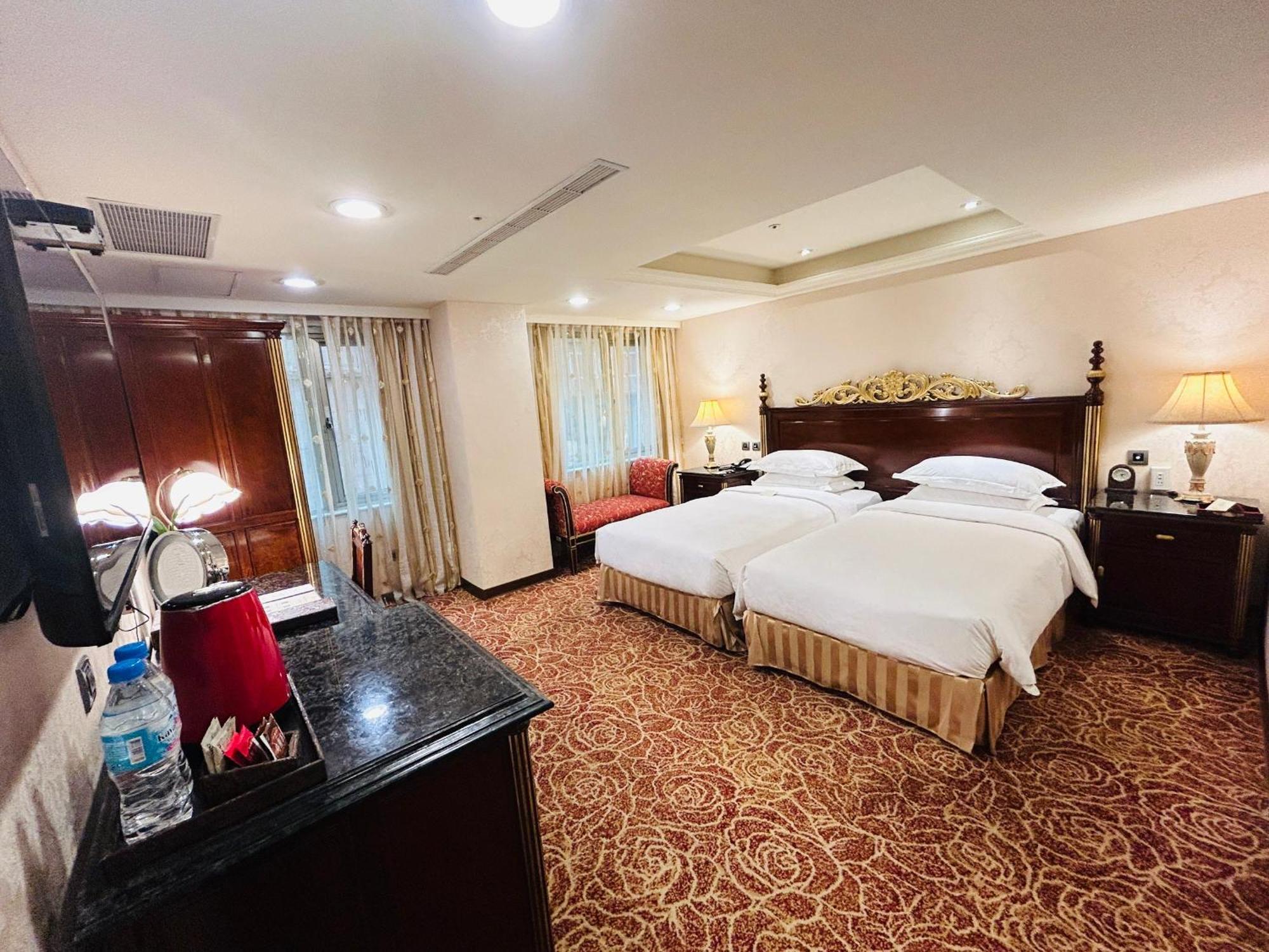 Royal Seasons ‧ Nanjing W.